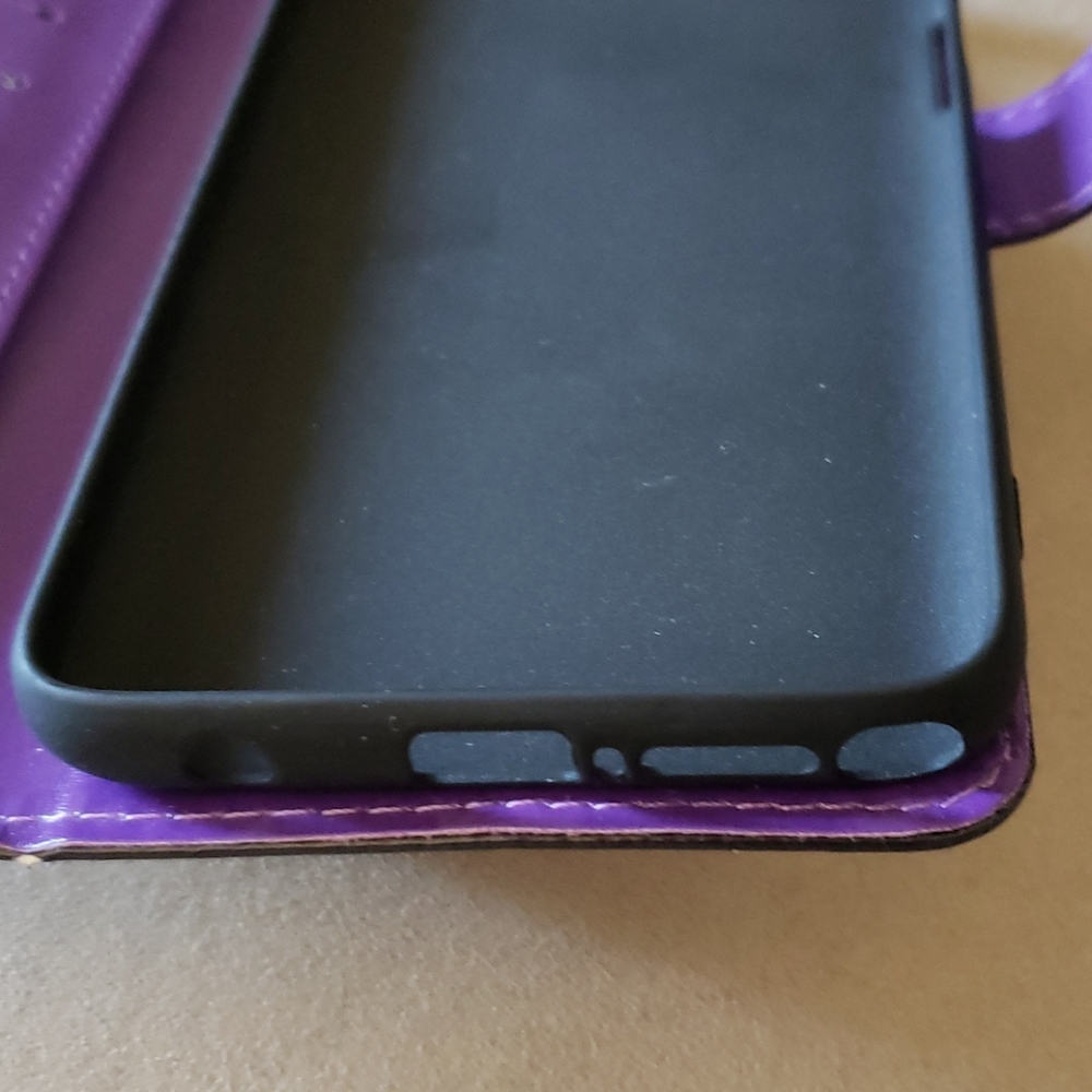 Cell Phone Cover. - Picture 5 of 6